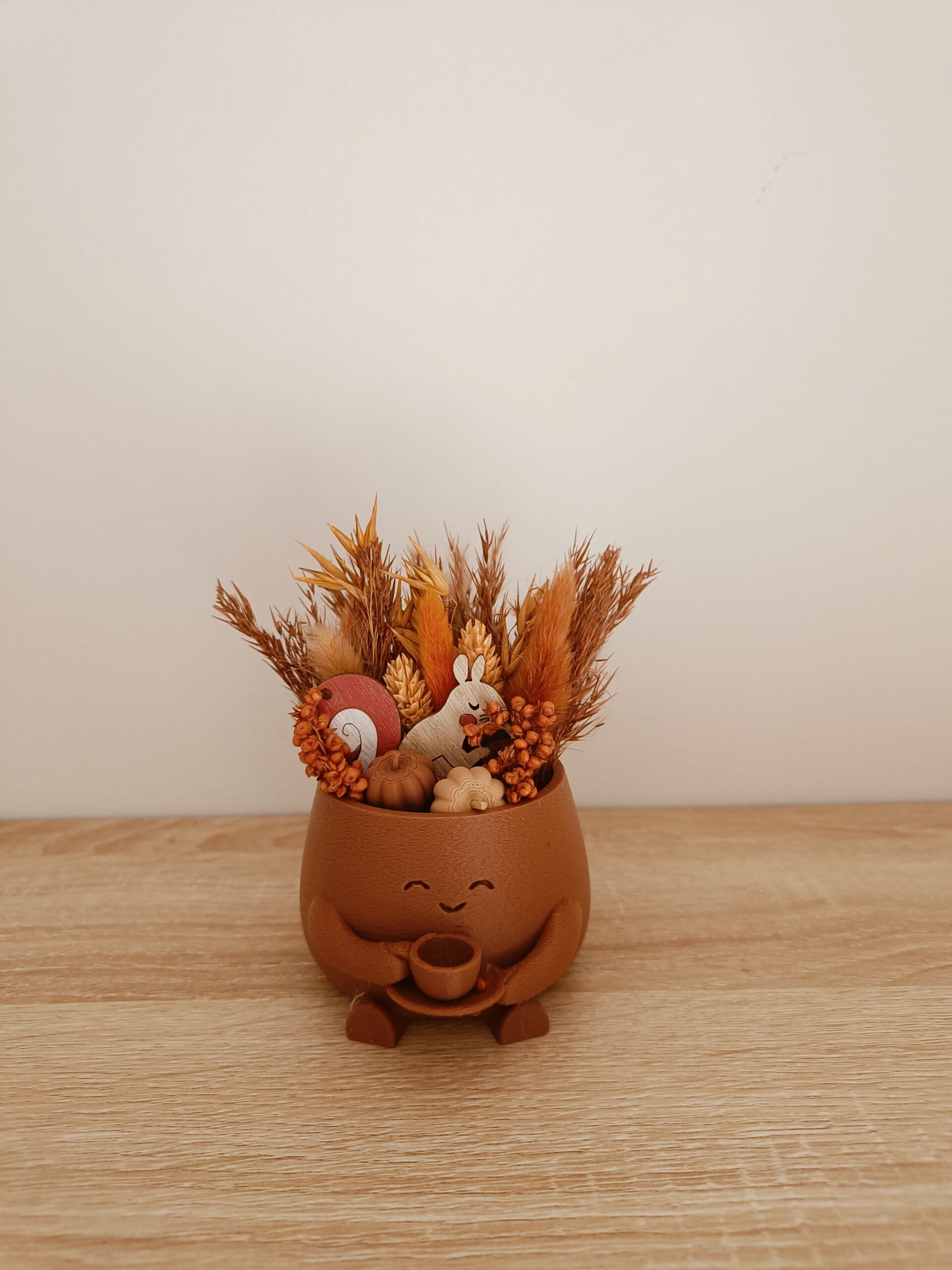 3D Zittend potje roest 'koffie' met droogbloemen