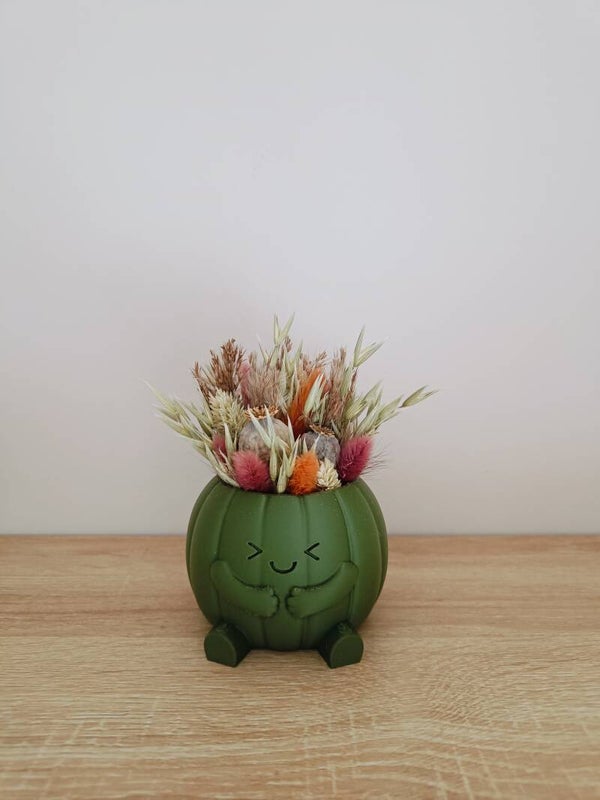 3D zittend pompoentje groen met droogbloemen