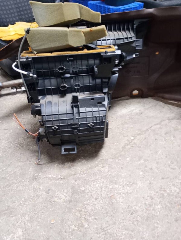 Pièces ,moteur ect Mégane 105 cv 1.9L dci 2006