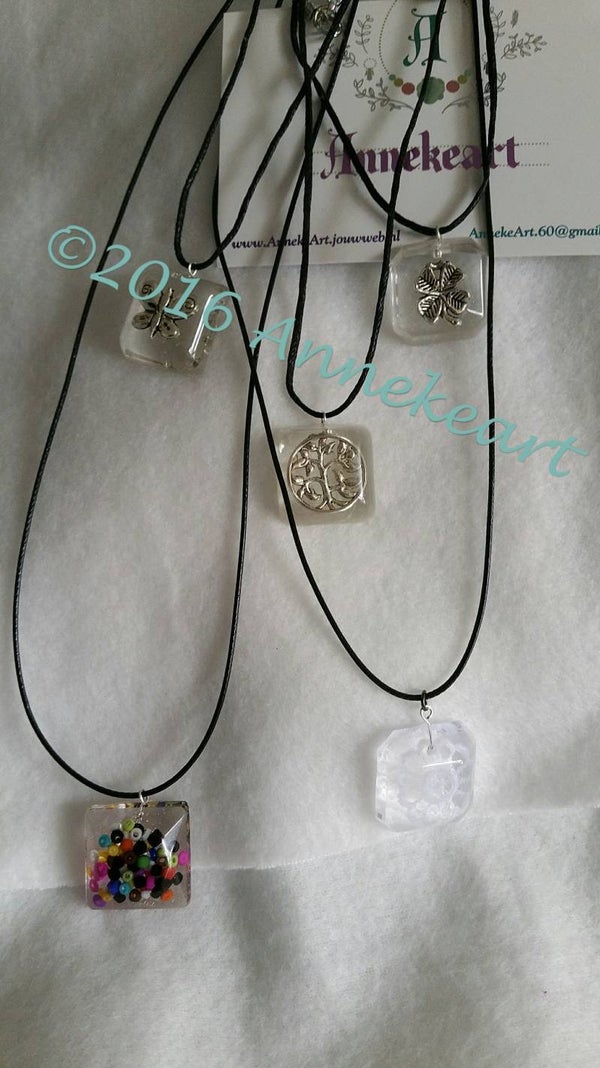 Kunsthars sieraden 24.