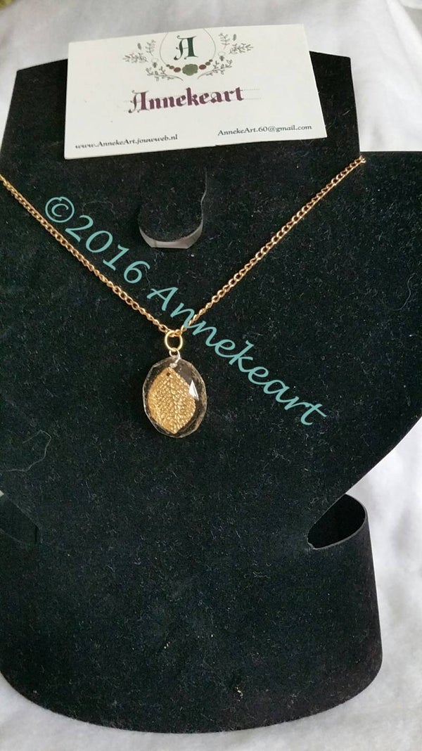 Kunsthars sieraden 18.