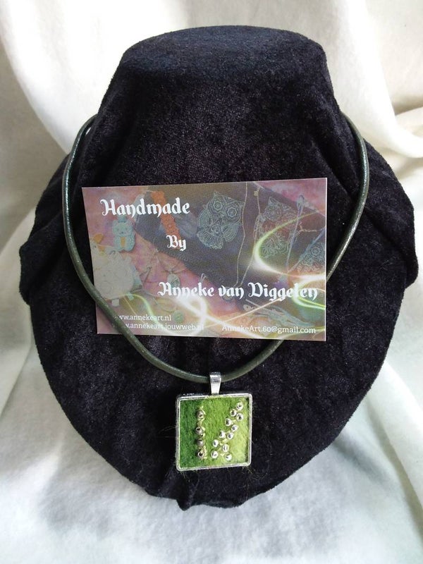 Kettingen verwerkt met vilt 2.