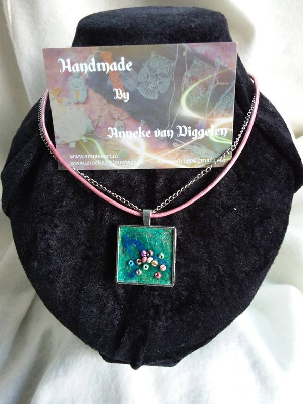 Kettingen verwerkt met vilt 10.