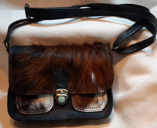 Tasje met koeienvacht 9.a