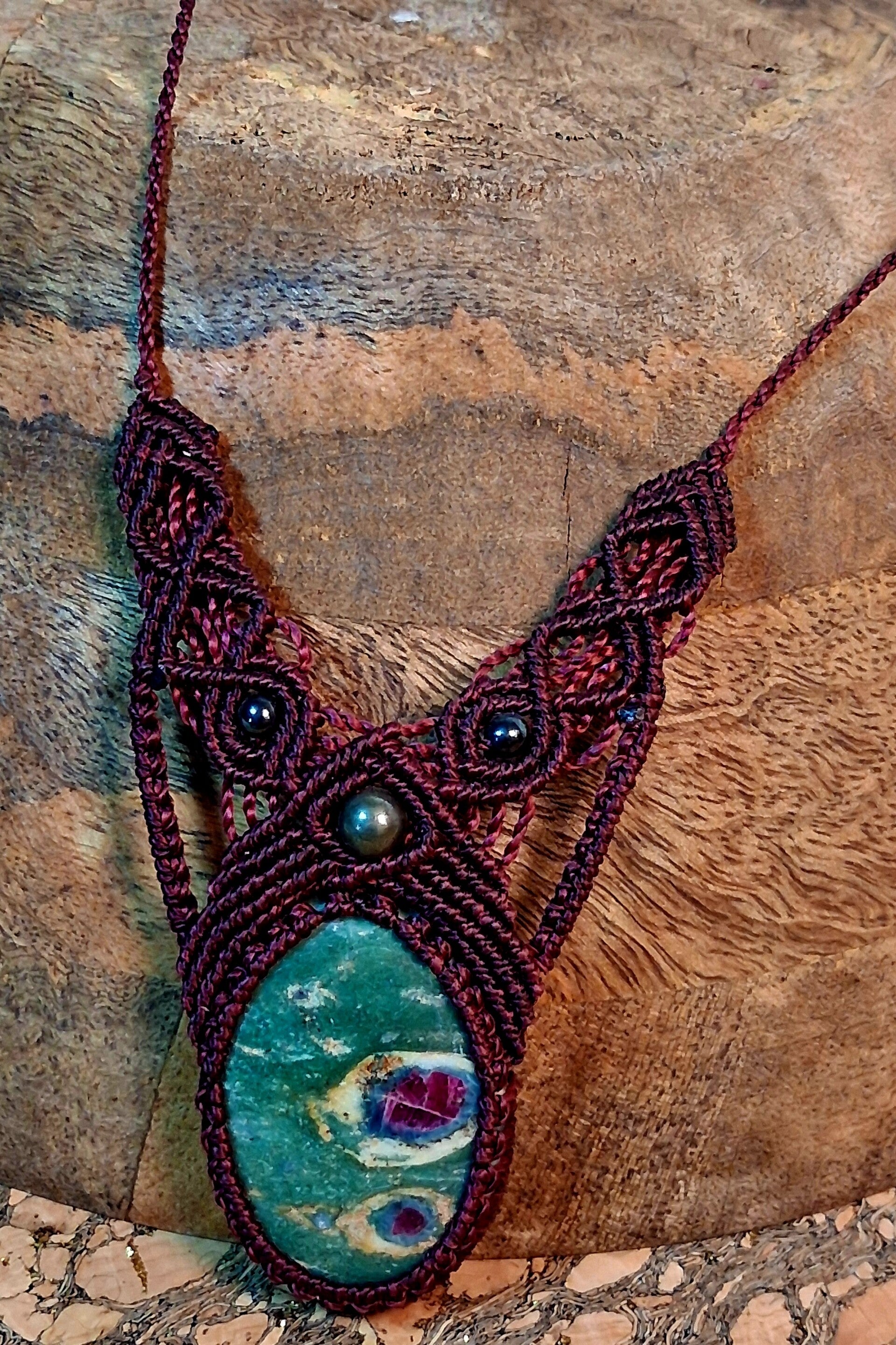 Collier Rubis sur zoisite - pierre d’amour et d’avancement