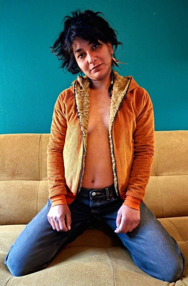 Blouson à capuche velours côtelé. Possibilité de commande en sur-mesure
