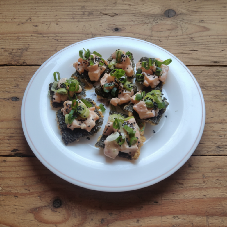 Noricrackers met zalmtartaar (5 stuks)