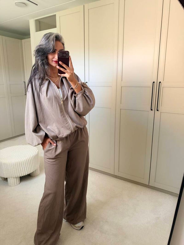 Taupe set met ballonmouwen