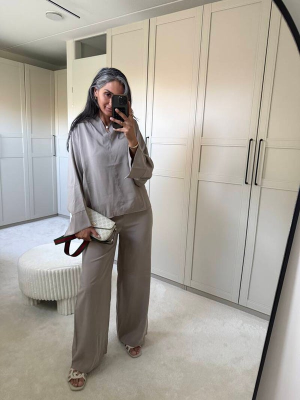 V hals set taupe