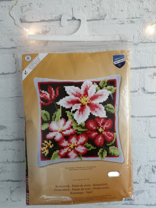 Roze clematis  - Vervaco borduurkussen