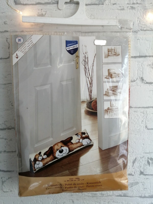 Hondenfamilie  -  Vervaco borduurkussen