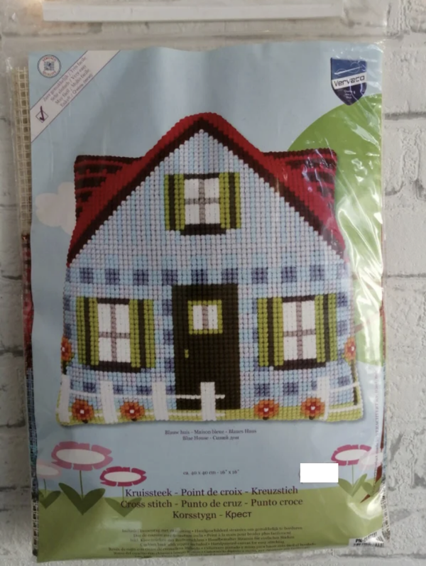 Blauw huis  -  Vervaco borduurkussen