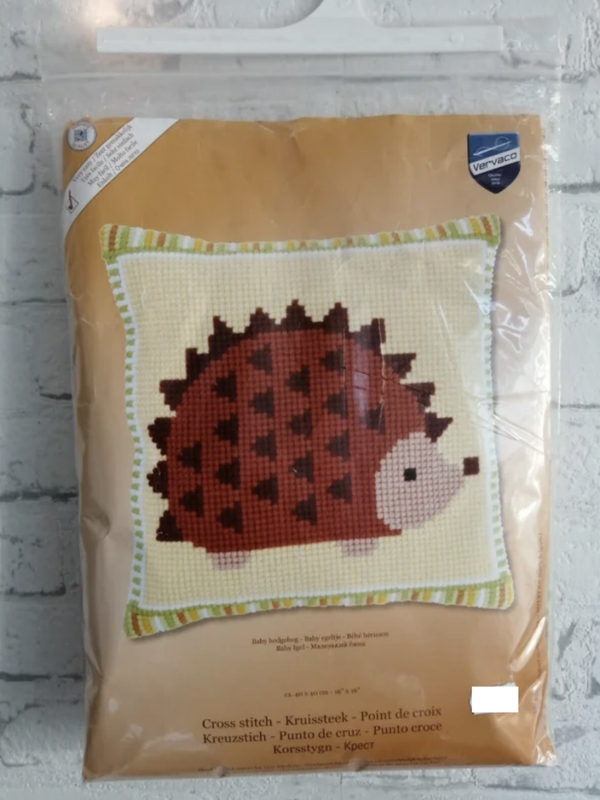 Baby egeltje  -  Vervaco borduurkussen