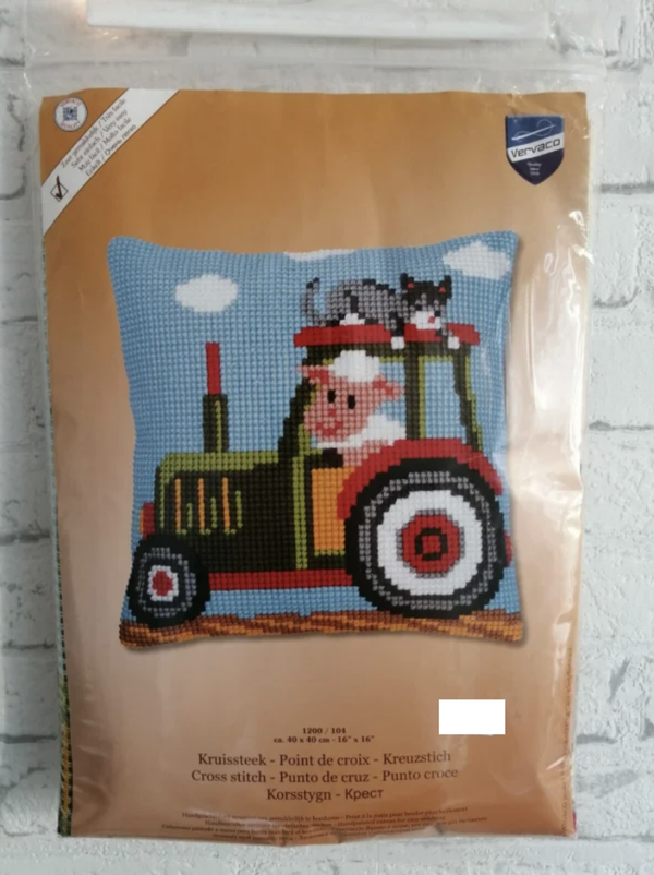 Boerderijdieren op trekker  -  Vervaco borduurkussen