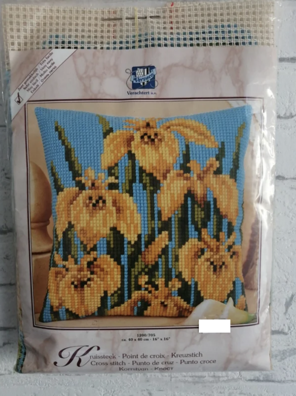 Lelies  -  Vervaco borduurkussen