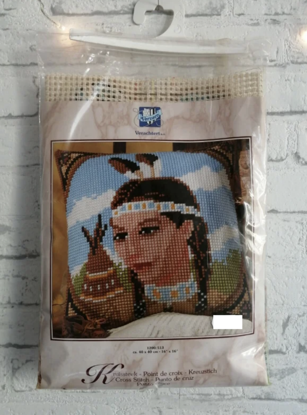 Indianen vrouw  -  Vervaco borduurkussen
