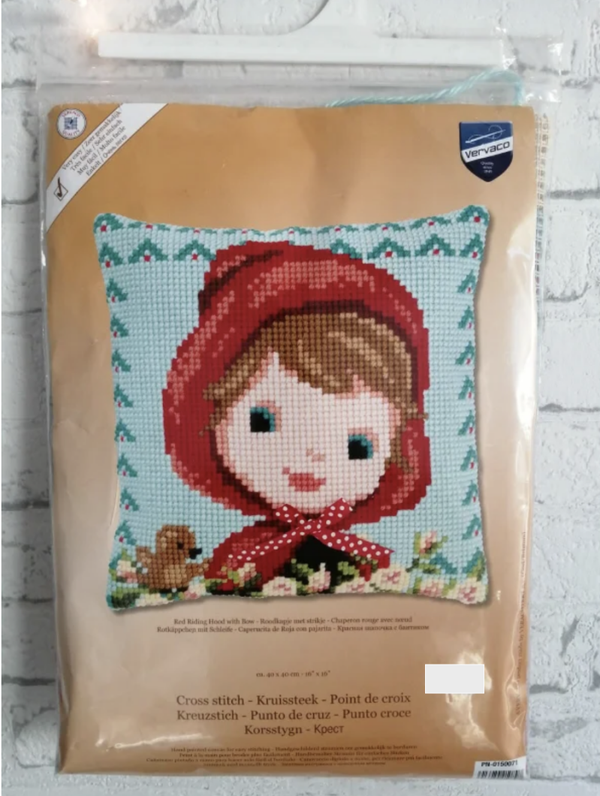 Roodkapje met strikje  -  Vervaco borduurkussen