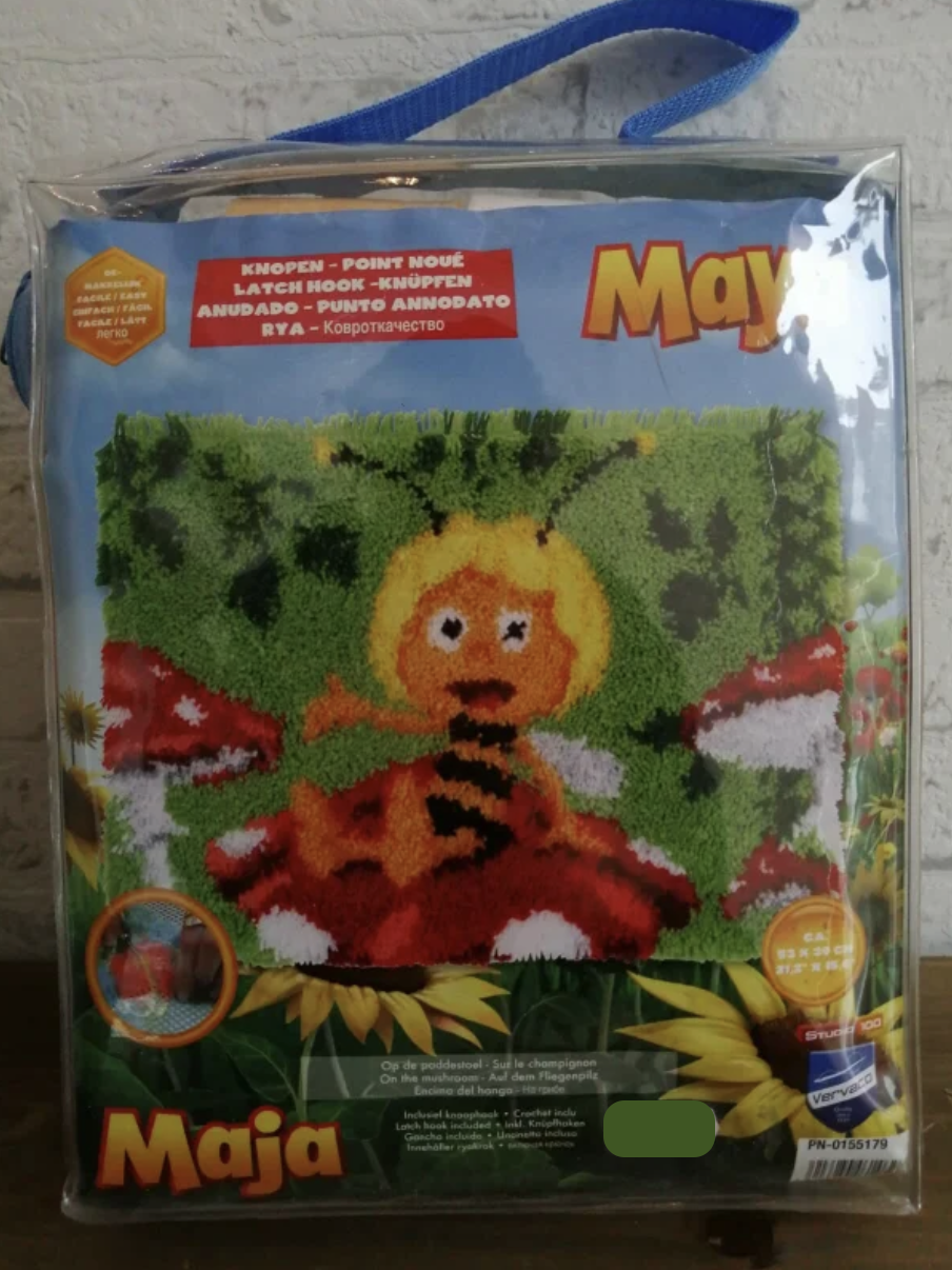 Maya de Bij op de paddenstoel  -  Vervaco knooptapijt