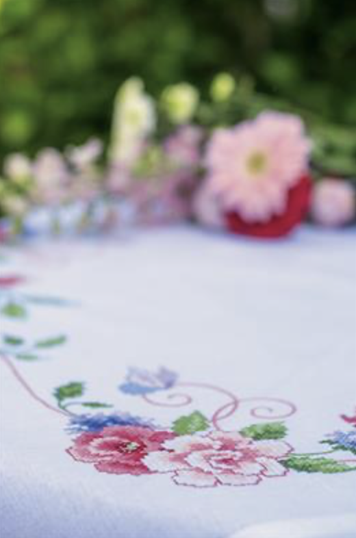 Vervaco - Voorbedrukt - Tafelkleed - Bloemen met Vlinders