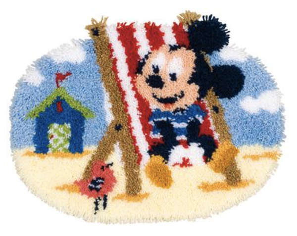 Mickey in strandstoel  -  Vervaco knooptapijt