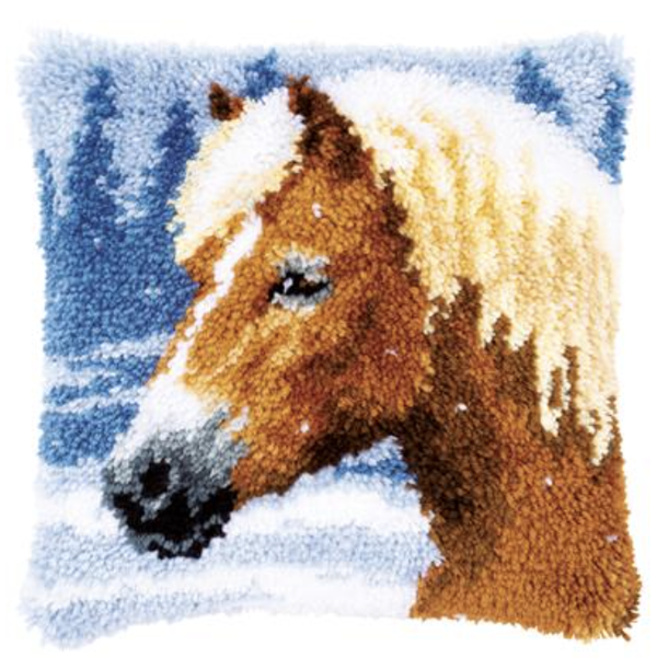 Paard in de sneeuw  -  Vervaco knoopkussen