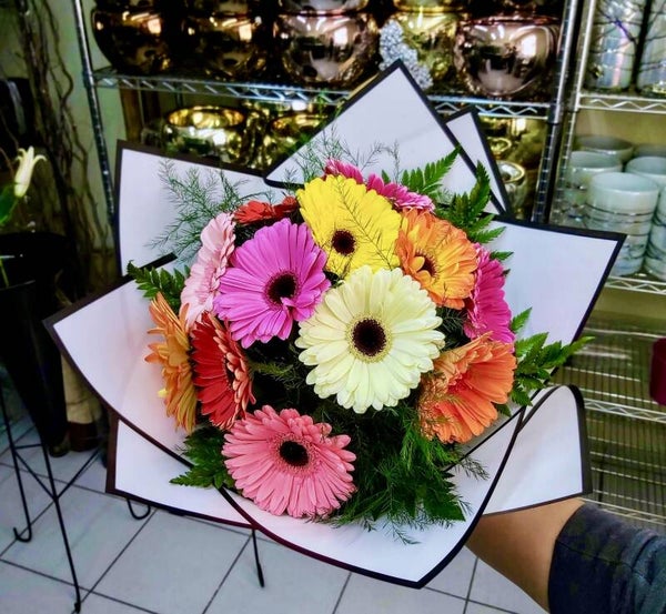 12 Gerberas