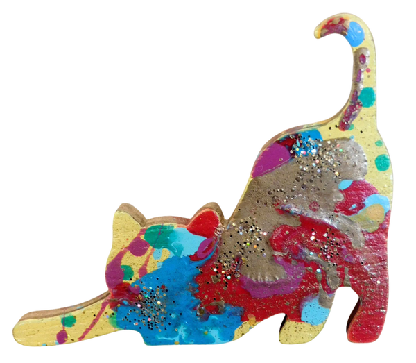 Kunstbroche Uitstrekkende kat geel 3