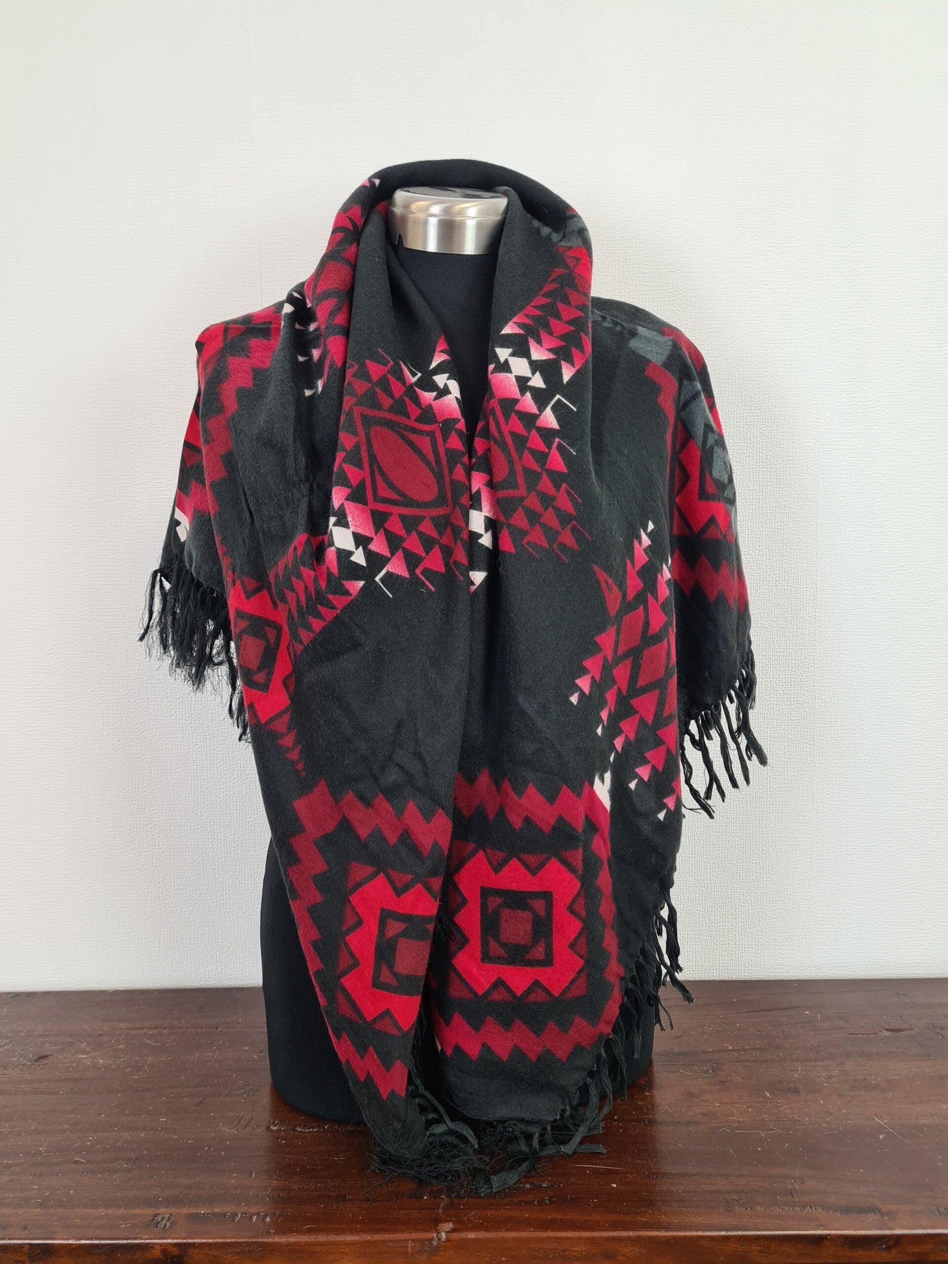 Sjaal zwart met rood print