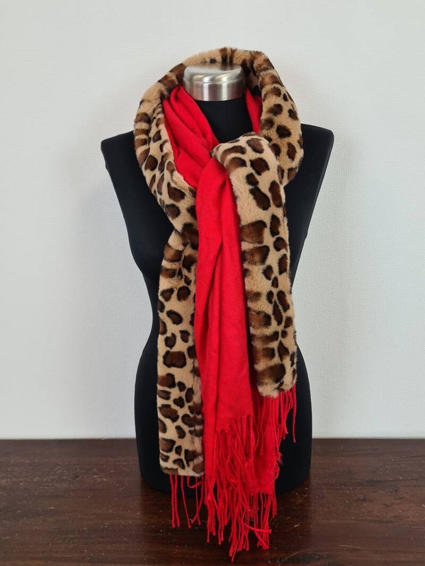 Sjaal rood met panter rand