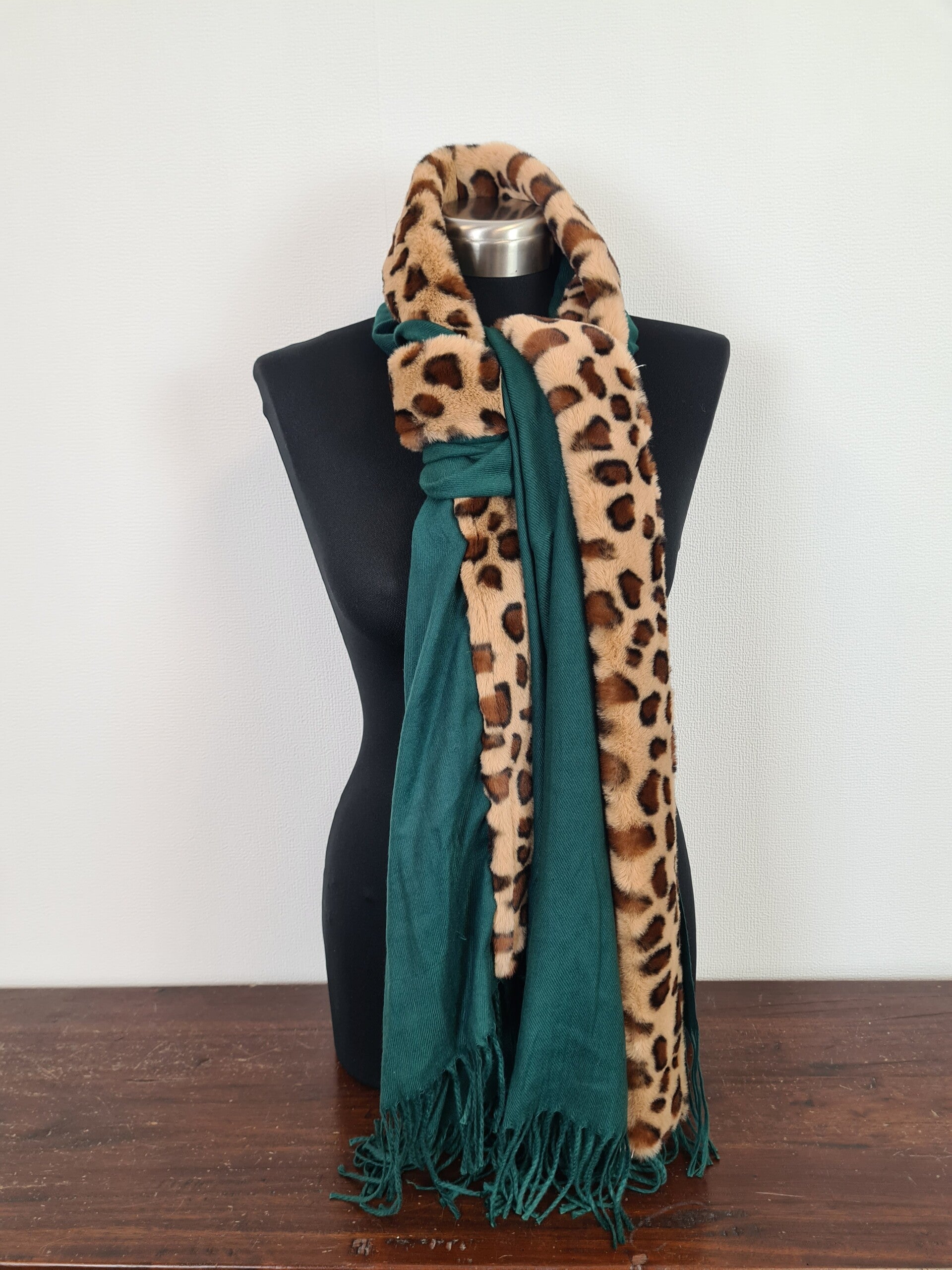 Sjaal groen met panter rand