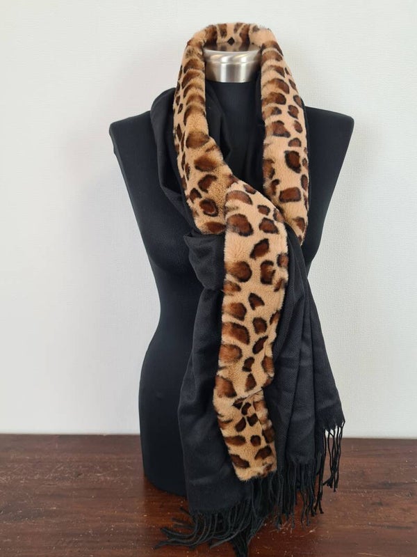 Sjaal zwart met panter rand