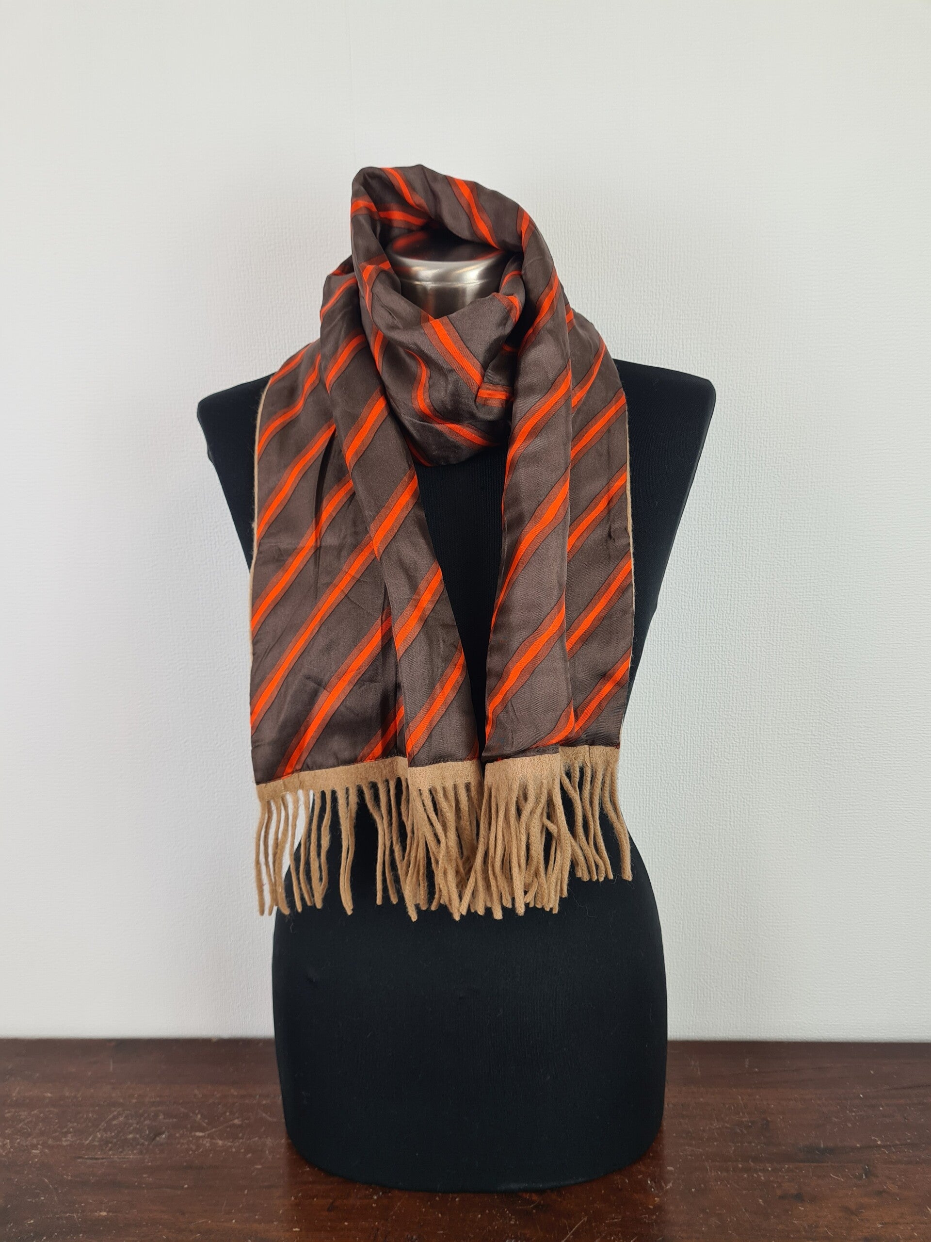 Sjaal bruin met oranje gestreept