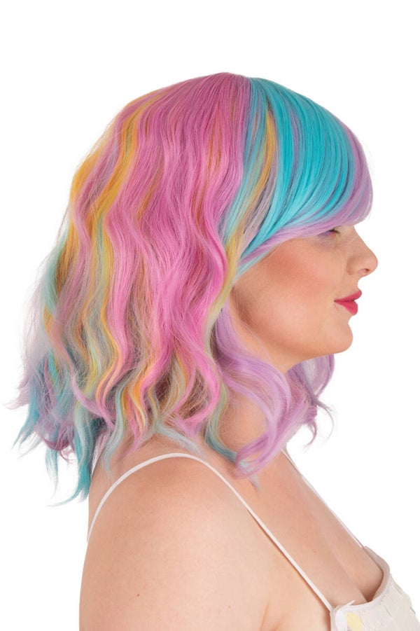 Pruik Alicia half lang met wave met pony pastel kleuren
