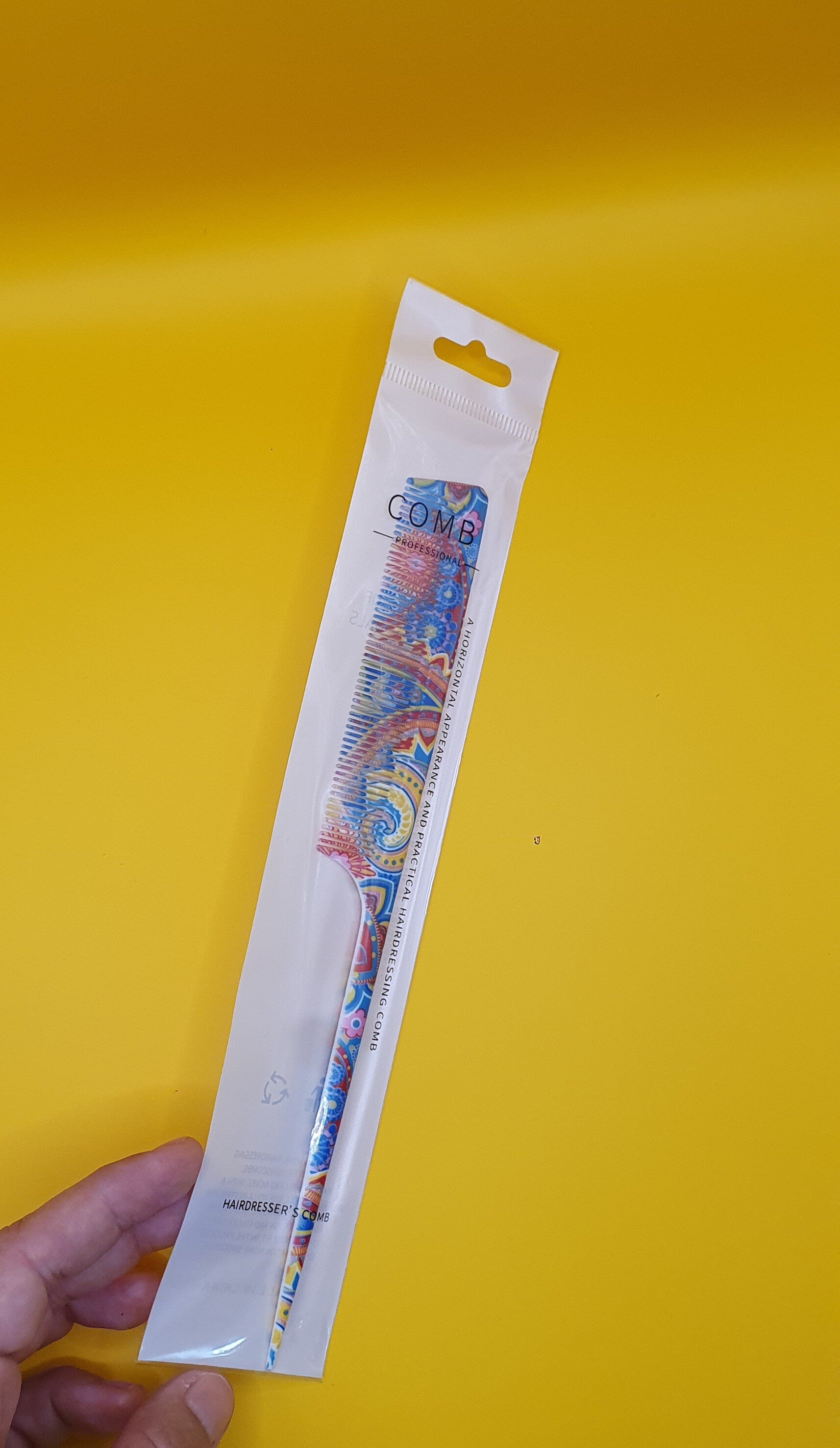 Peigne motif rétro queue pointue