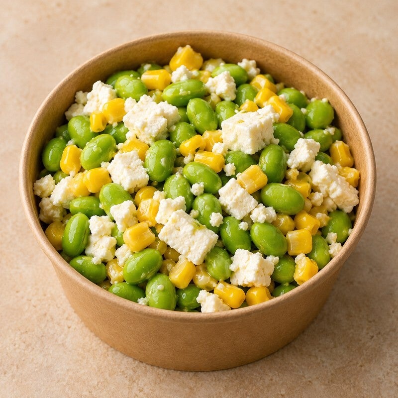 Ensalada de edamame, millo y feta, imagen referencial