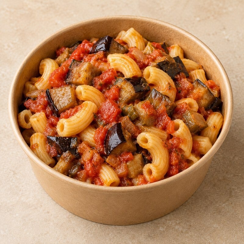 Macarrones con pisto de berenjenas, imagen referencial