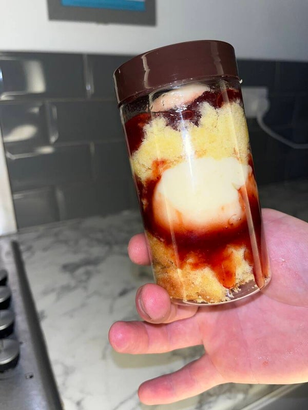 Victoria sponge cake pot