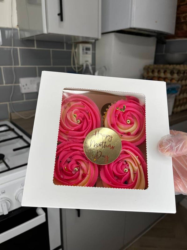 Mother day stuffed cupcakes  x4( can add balloons to)