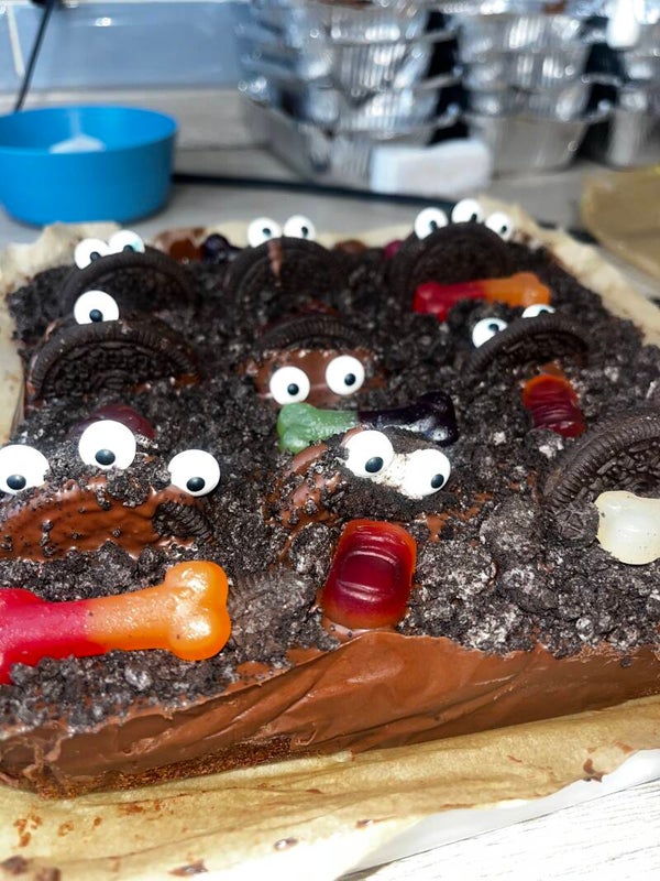 Halloween graveyard brownies