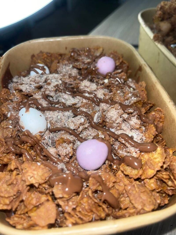 Viral mini egg crunch cake