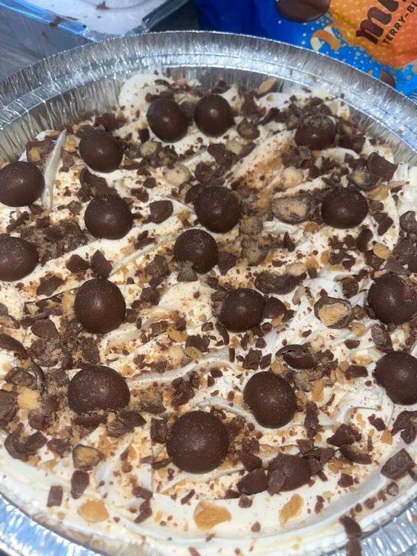 Christmas Family Size Malteasers Cheesecake (Pre-Order)