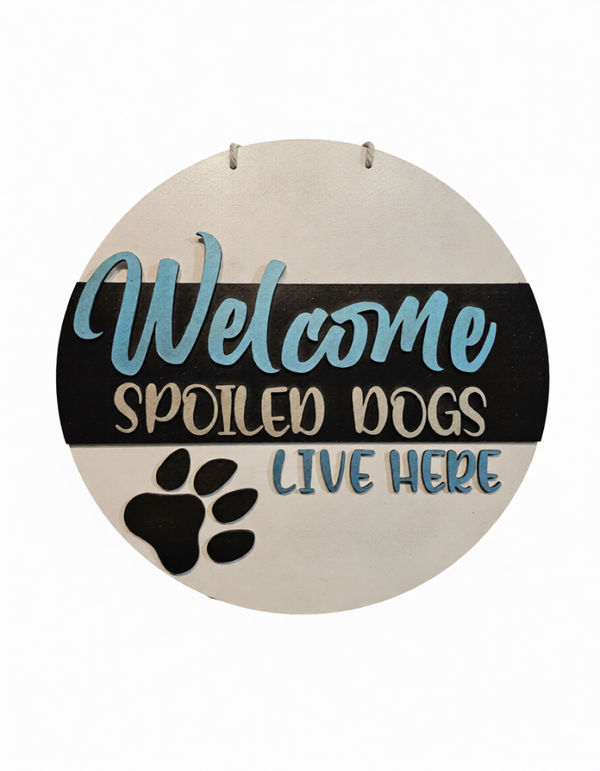 Houten welkomstbord "spoiled dogs"
