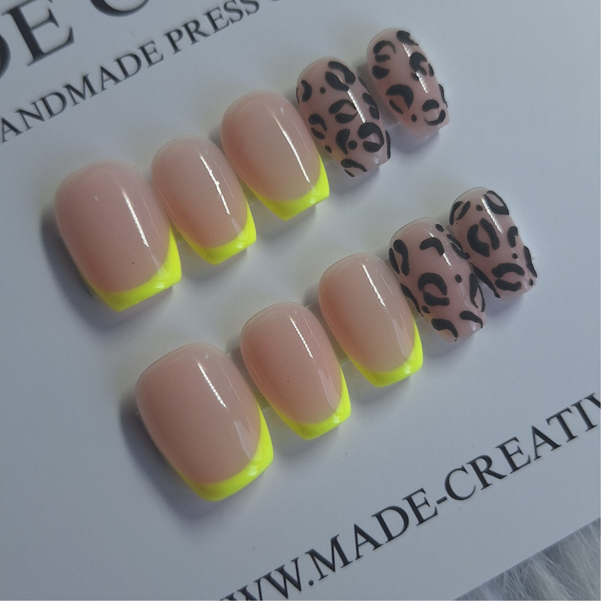French manicure yellow panter.