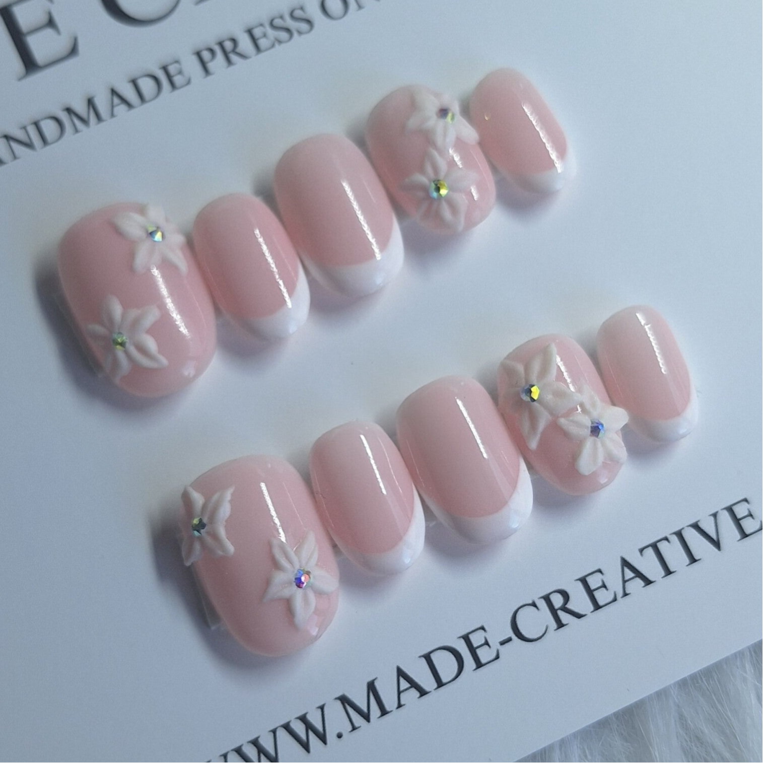 French manicure D3 bloemetjes.