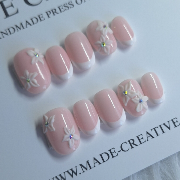 French manicure D3 bloemetjes.