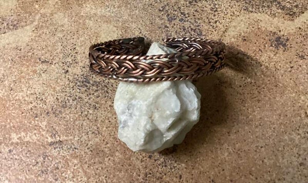 Gevlochten en gedraaide Keltisch kopere armband