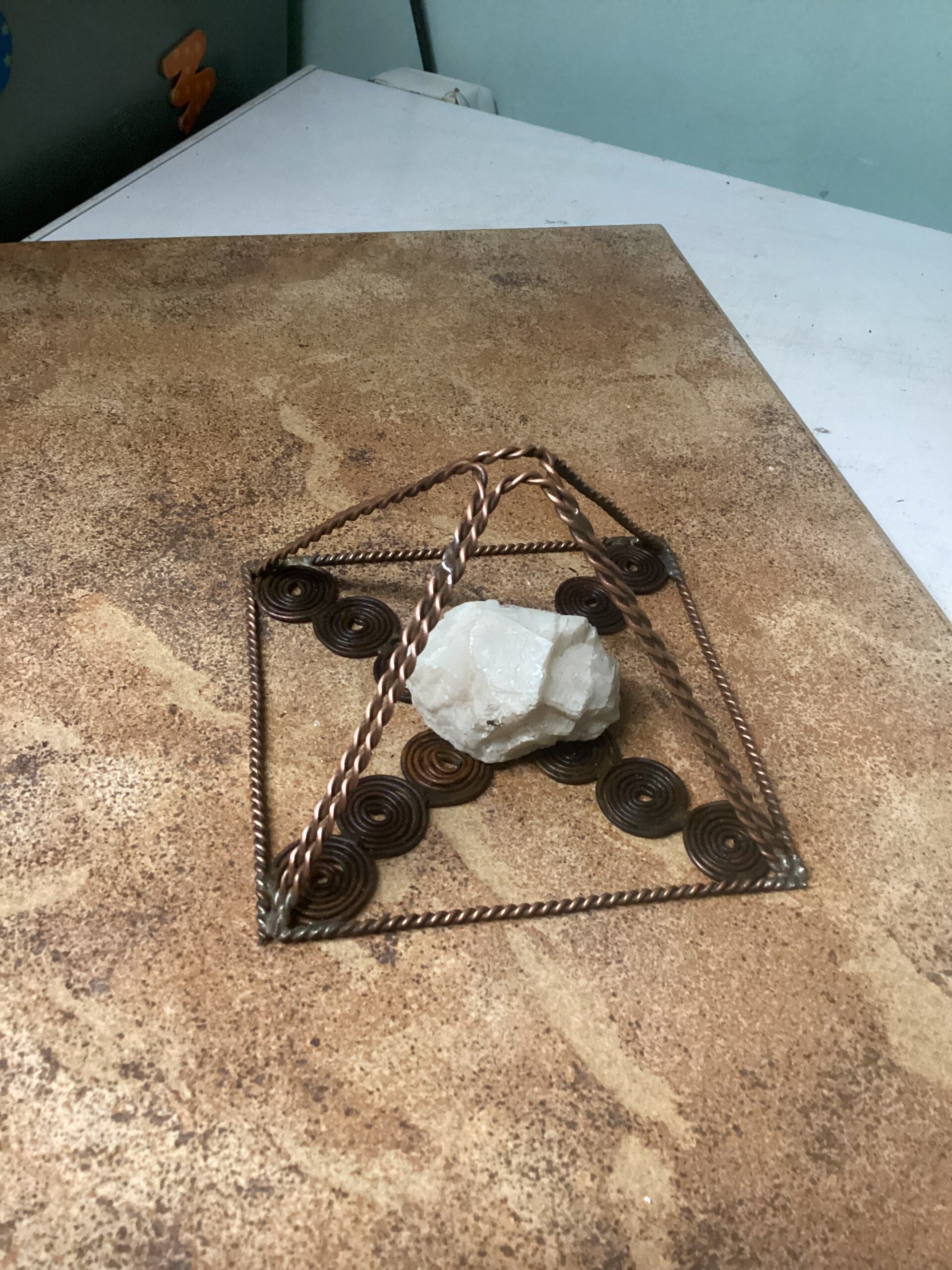 Healing pyramide