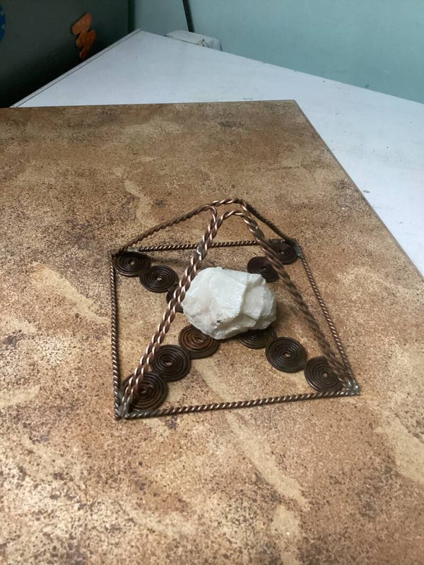 Healing pyramide