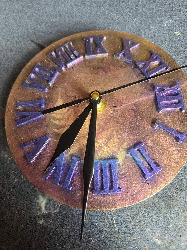 Round Resin Clock