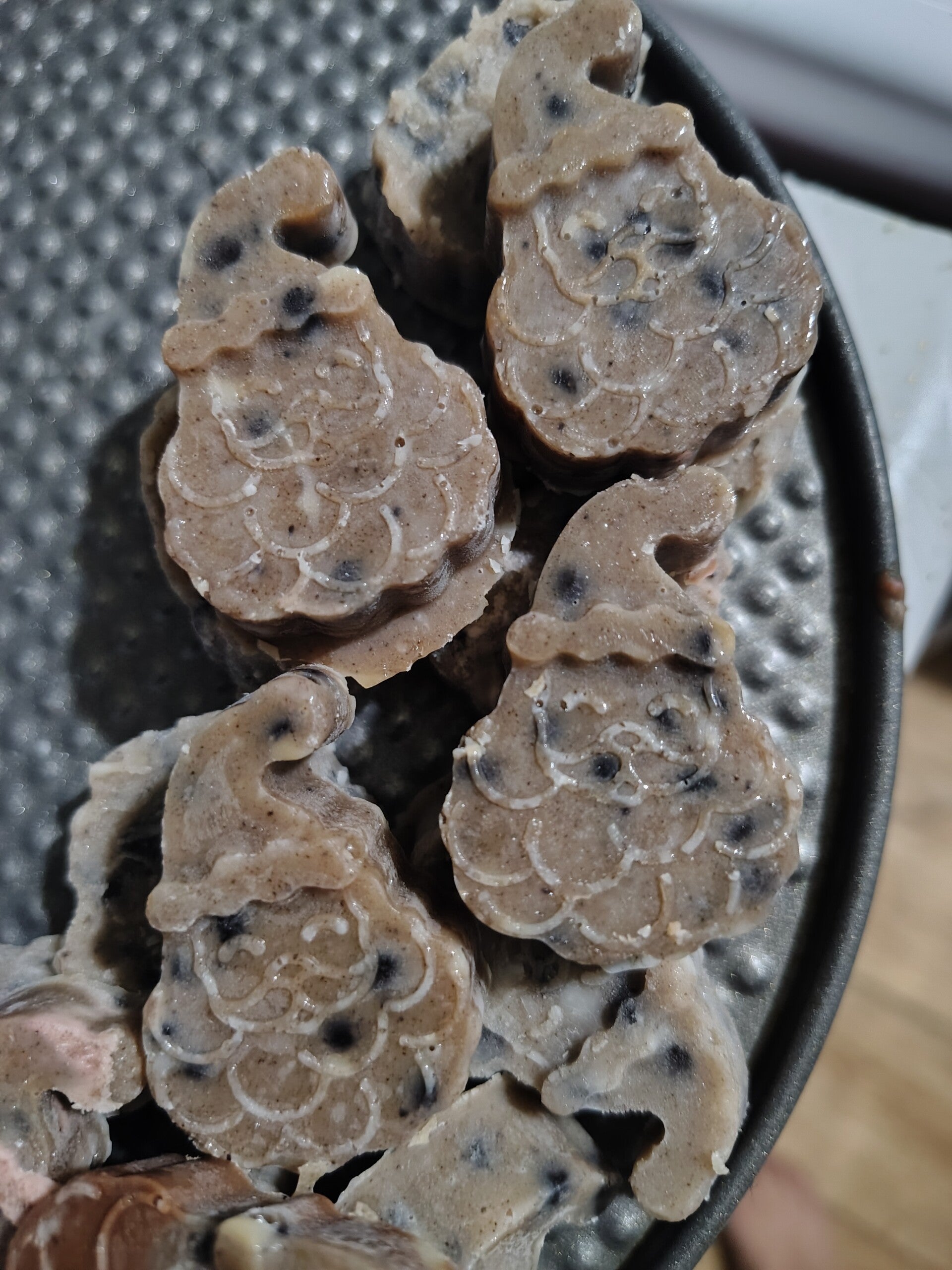 (Non Infused) Cookies & Cream Chocolate Santa (Pack of 8)